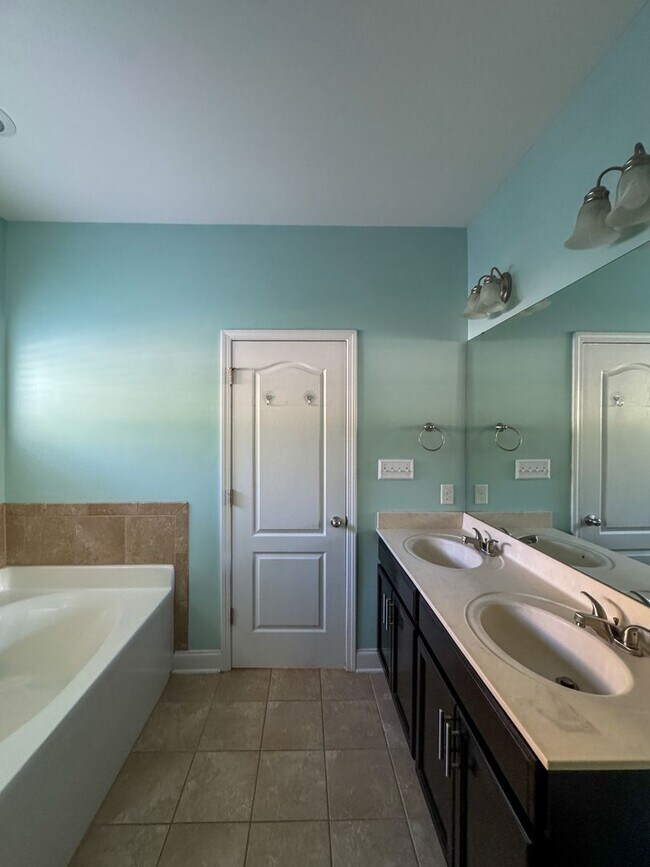 Building Photo - Attractive 3 Bed 2 Bath Home in Westgate