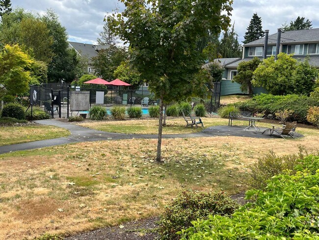 Building Photo - 3 bed 2 bath townhouse in Winslow Park!
