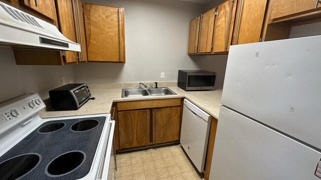 Building Photo - 1317 Airport Dr