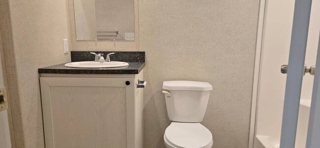 Building Photo - 2128 S Riverside Dr