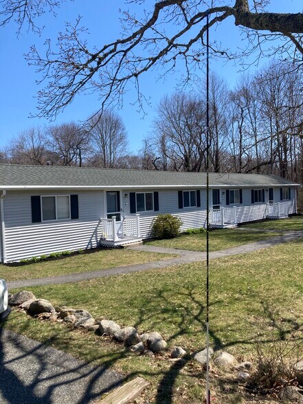 Building Photo - 8 Regency Dr