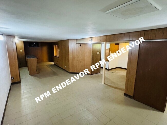 Building Photo - Just Hit the Market — Spacious Layout + Basement Space in St. Louis, Housing Choice Voucher Accep...