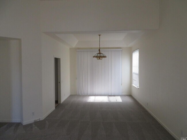 Building Photo - 3288 Ascot Ct