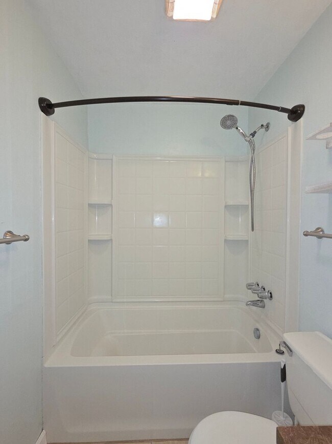 Building Photo - Great 3 Bedroom Townhouse In Aurora!
