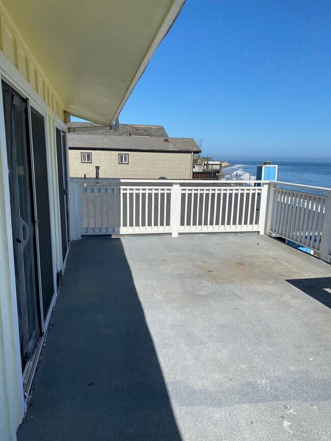Building Photo - 6557 Del Playa Dr