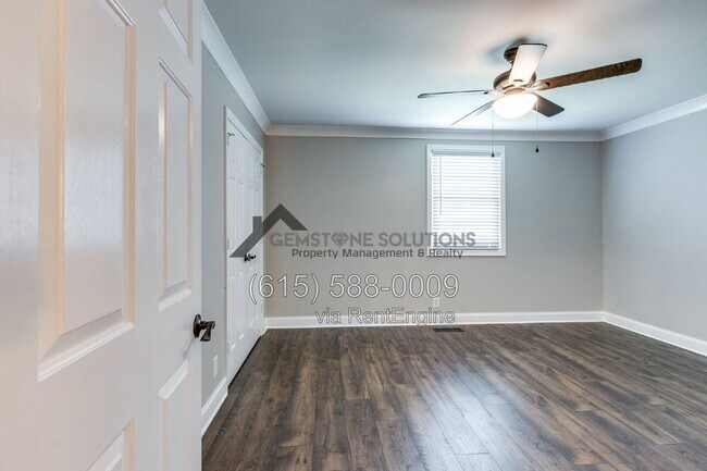 Building Photo - 717 Fox Ridge Dr