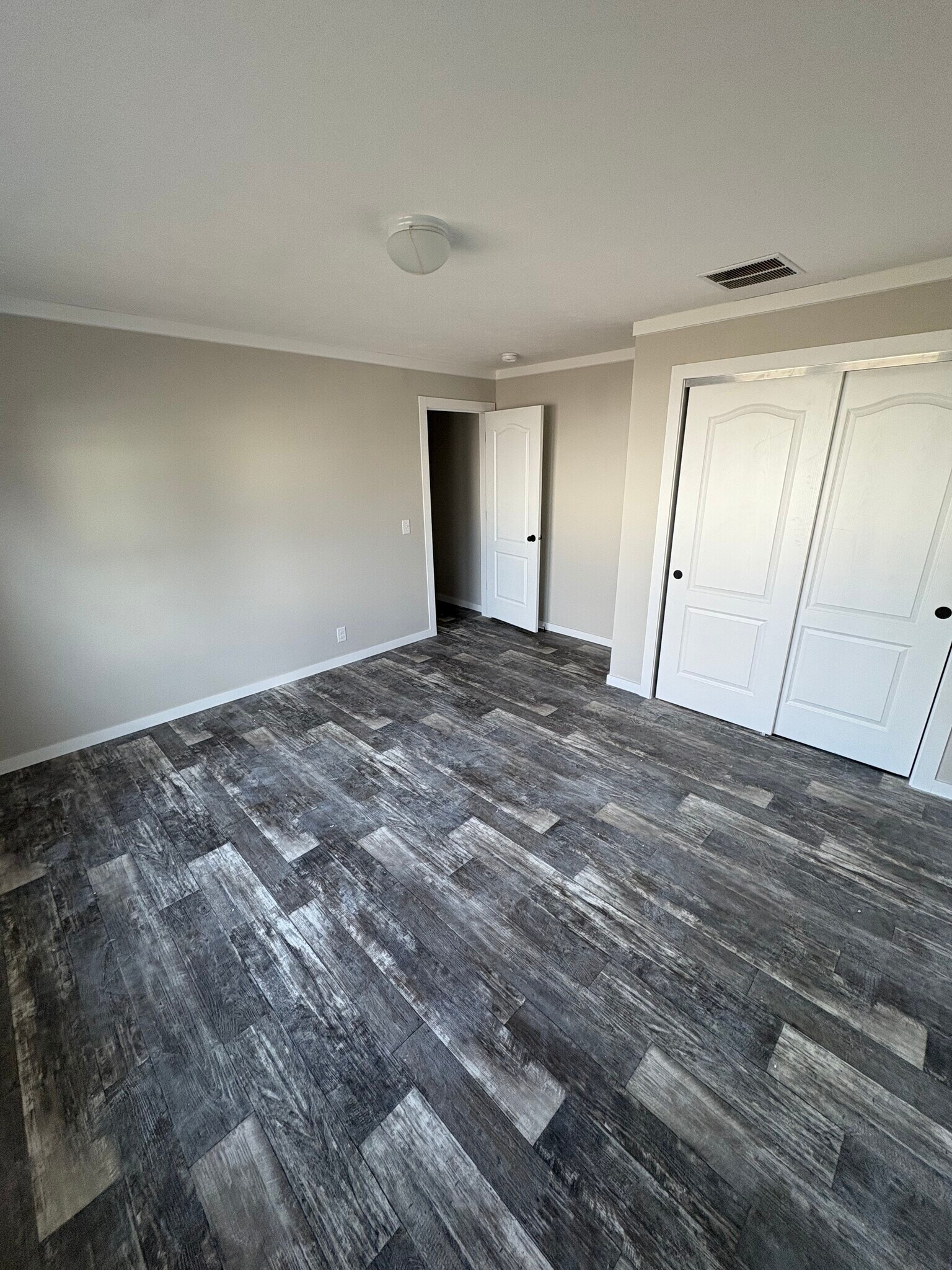 Building Photo - 102 S California St