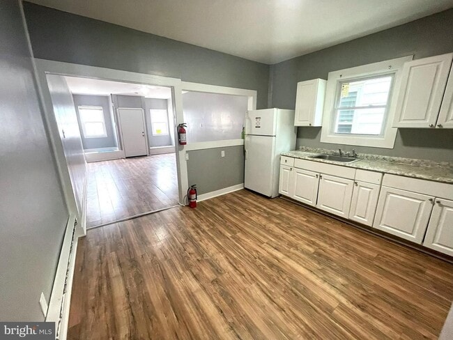 Building Photo - 3 Bedroom 1.5 Bathroom Home.