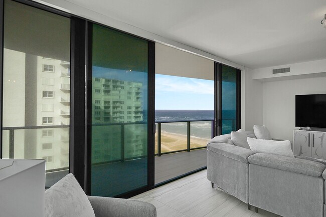 Building Photo - 730 N Ocean Blvd