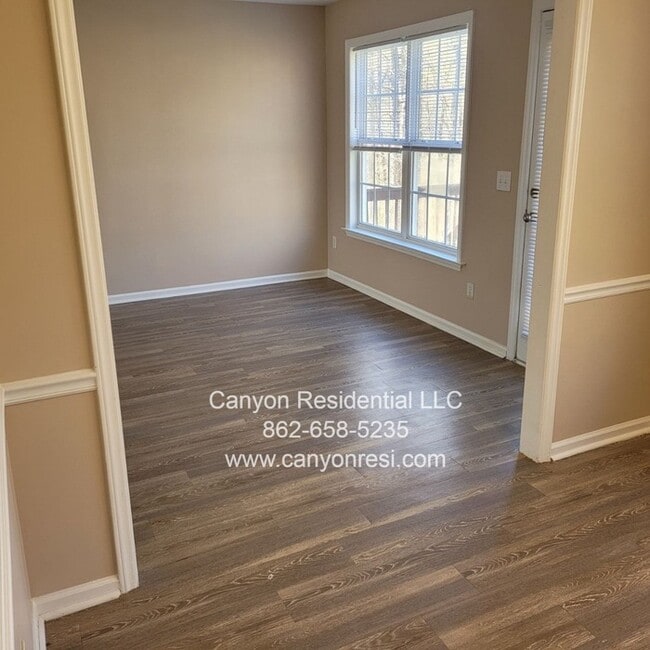 Building Photo - 4396 Moat Dr