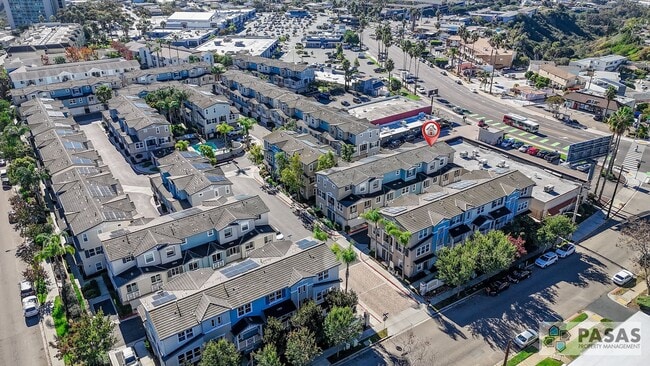 Building Photo - 3 Bedroom 3.5 Bathroom Townhouse in Sunset Cove