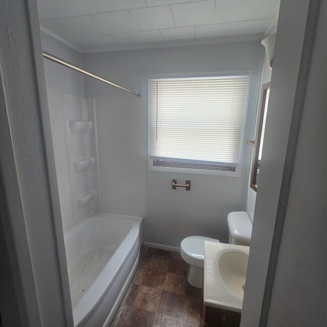 Building Photo - 706/708 E Division St.