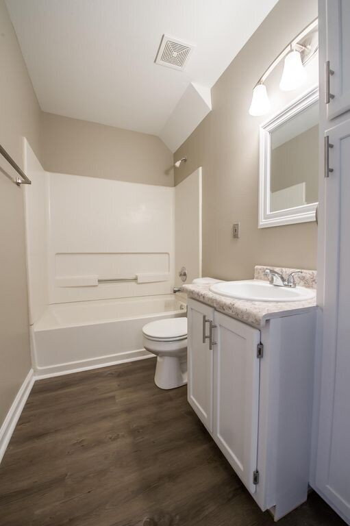 Building Photo - 4 BR 3 BA Town House! AVAILABLE AUGUST!