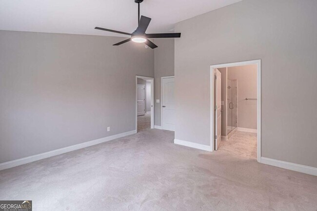 Building Photo - 5660 Crest Hill Dr NE
