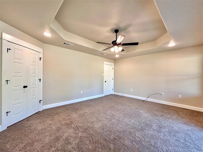 Building Photo - 112 Savage Cir