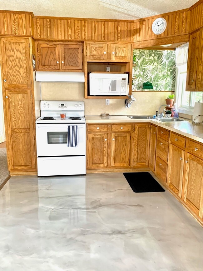 Building Photo - 2 Mohican Rd