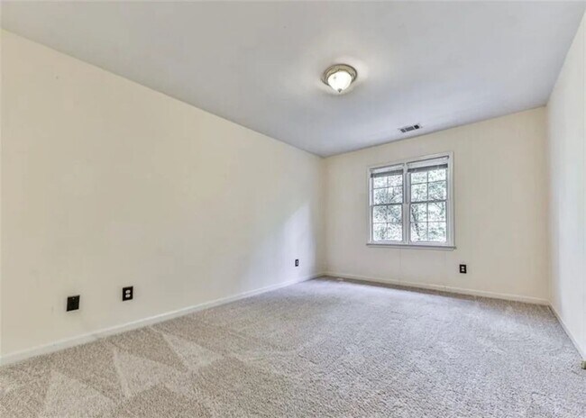 Building Photo - Spacious 5BR House in Snellville