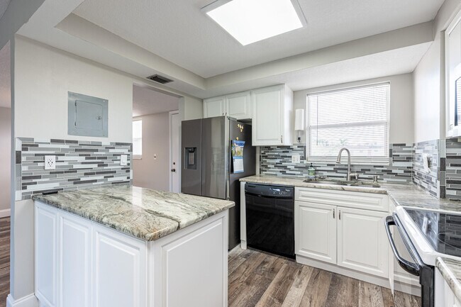 Primary Photo - 729 Lori Dr