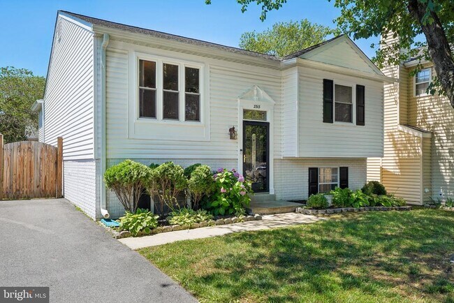 Building Photo - 2313 Westport Ln