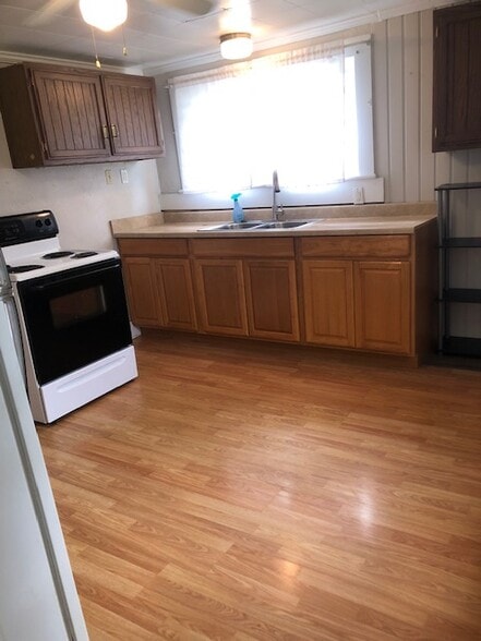 kitchen - 412 N Walnut St