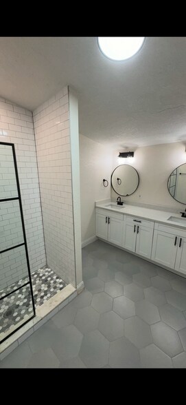 Building Photo - 4594 10th Ave N