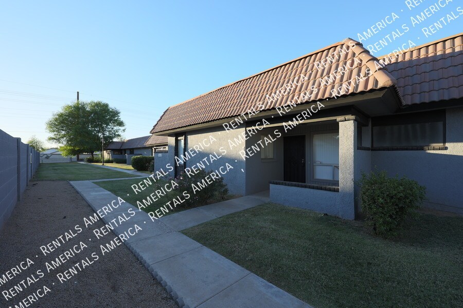 Building Photo - 9029 W Elm St