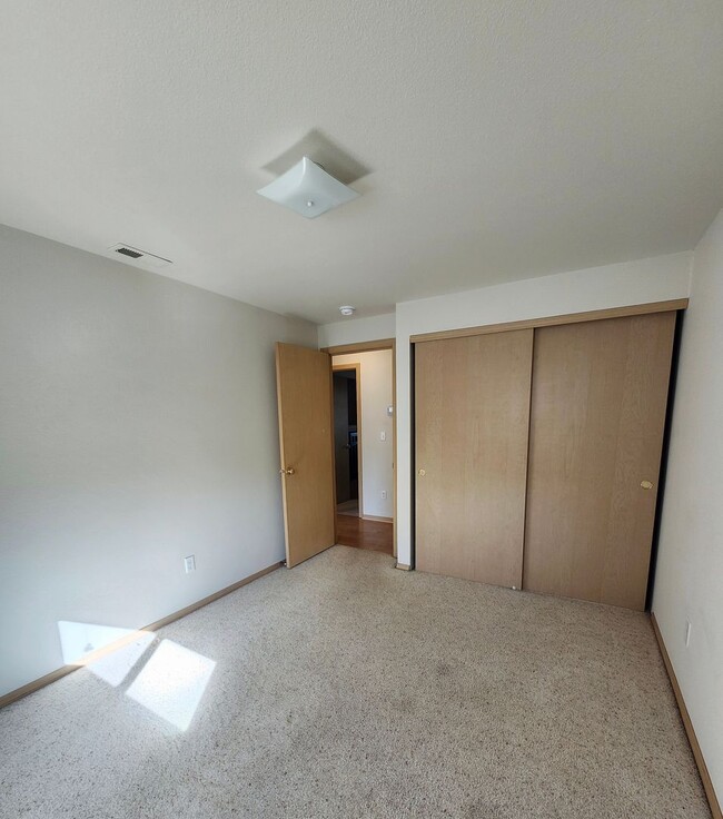 Building Photo - 9704 Welsh Dr