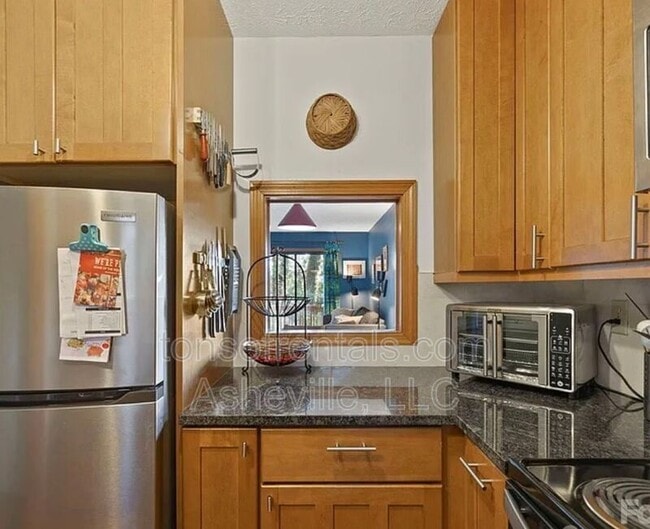 Building Photo - 581 Courtwood Ln