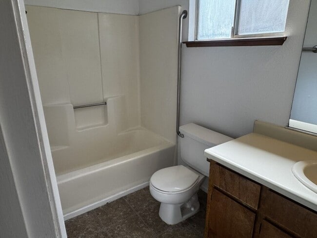 Building Photo - Charming 2 Bedroom, 1 Bath Home for Rent!