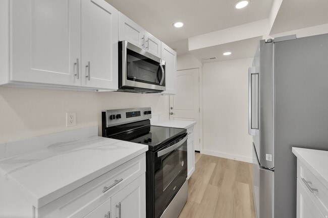 Building Photo - 7873 S Chadbourne Dr