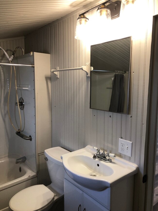 Building Photo - 524-512 12th St SW