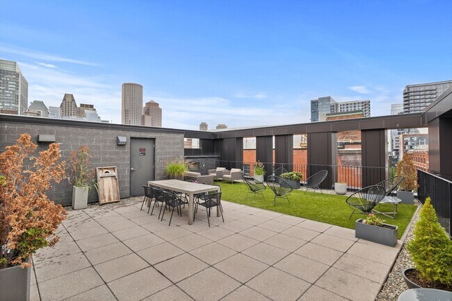 Building Photo - 10 Farnsworth St