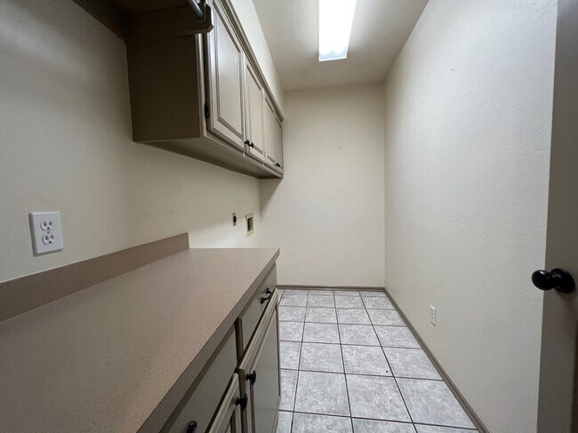 Building Photo - 1301 Copperfield Dr