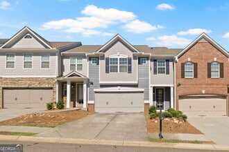 Building Photo - 3323 Castleberry Village Cir