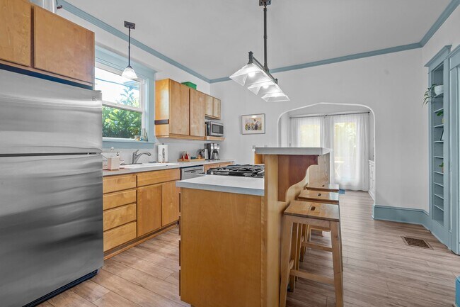 Building Photo - Charming Sabin Craftsman with Fenced Yard, Deck, and More!