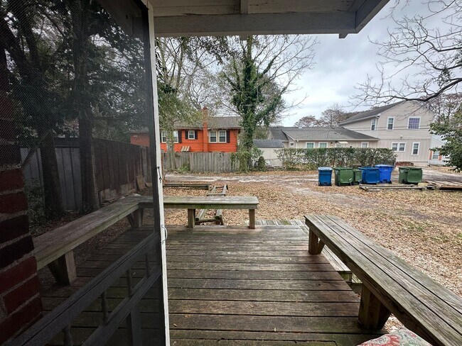 Building Photo - Charming 1 Bedroom, 1 Bath Furnished Home Available for Rent with Flexible Lease Terms