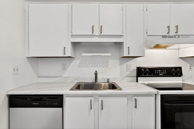 Building Photo - 7718 SW Barnes Rd