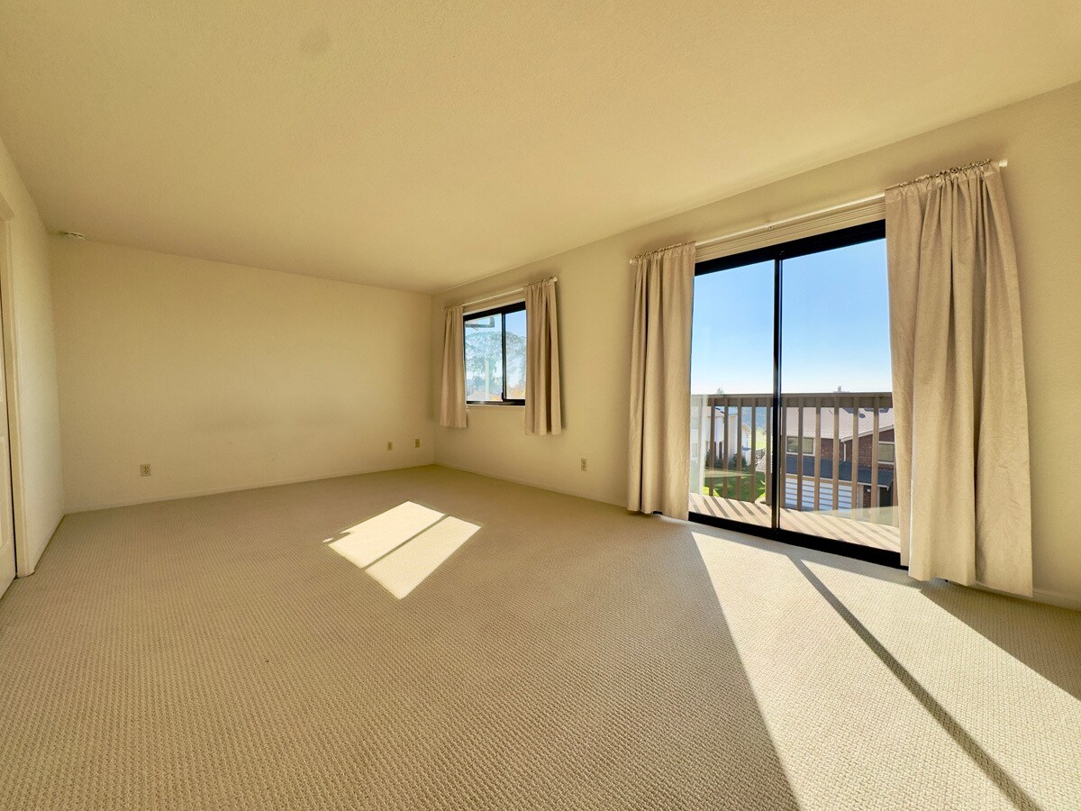 Building Photo - 2221 Pinehurst Way