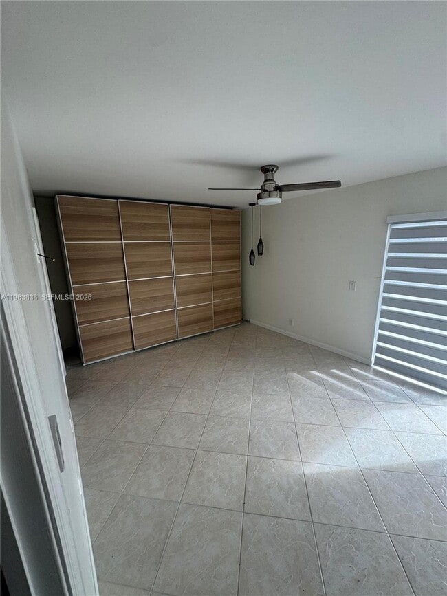 Building Photo - 319 Normandy G