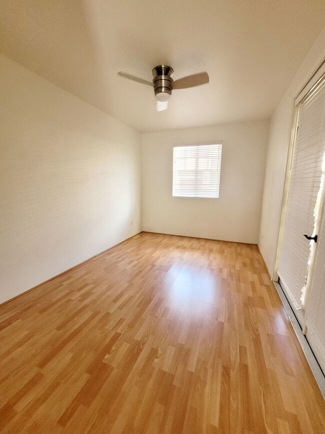 Building Photo - AVAILABLE | Hawaii Kai: 3 Bedroom,2.5 Bathroom Townhome w/AC & Attached Garage |  | Features: In ...