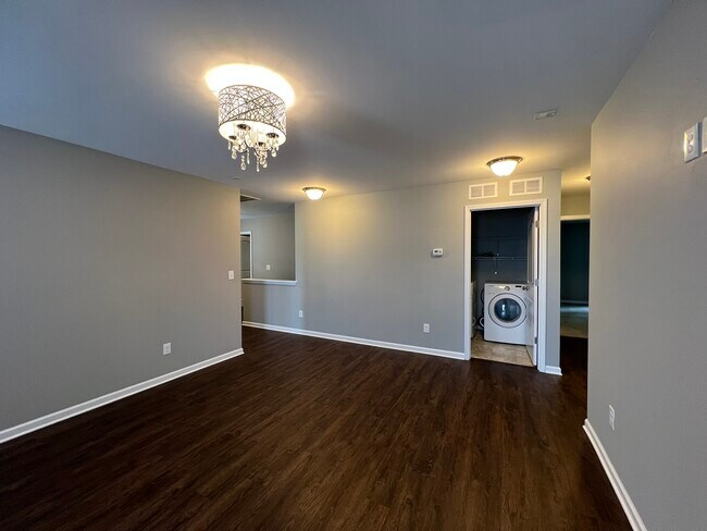 Building Photo - 2198 Laurens Dr