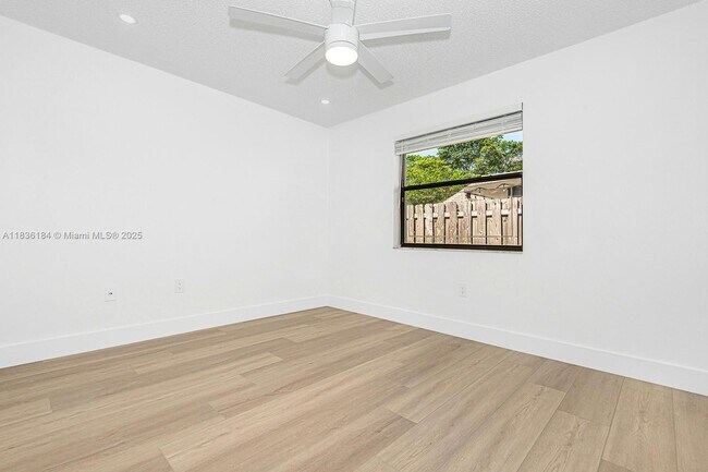 Building Photo - 15510 Gauntlet Hall Manor