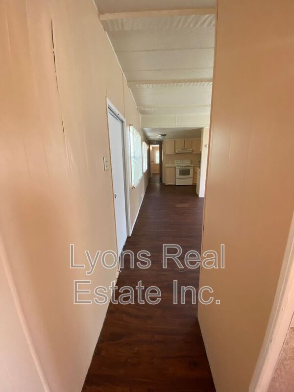 Building Photo - 2211 Cantor Ln
