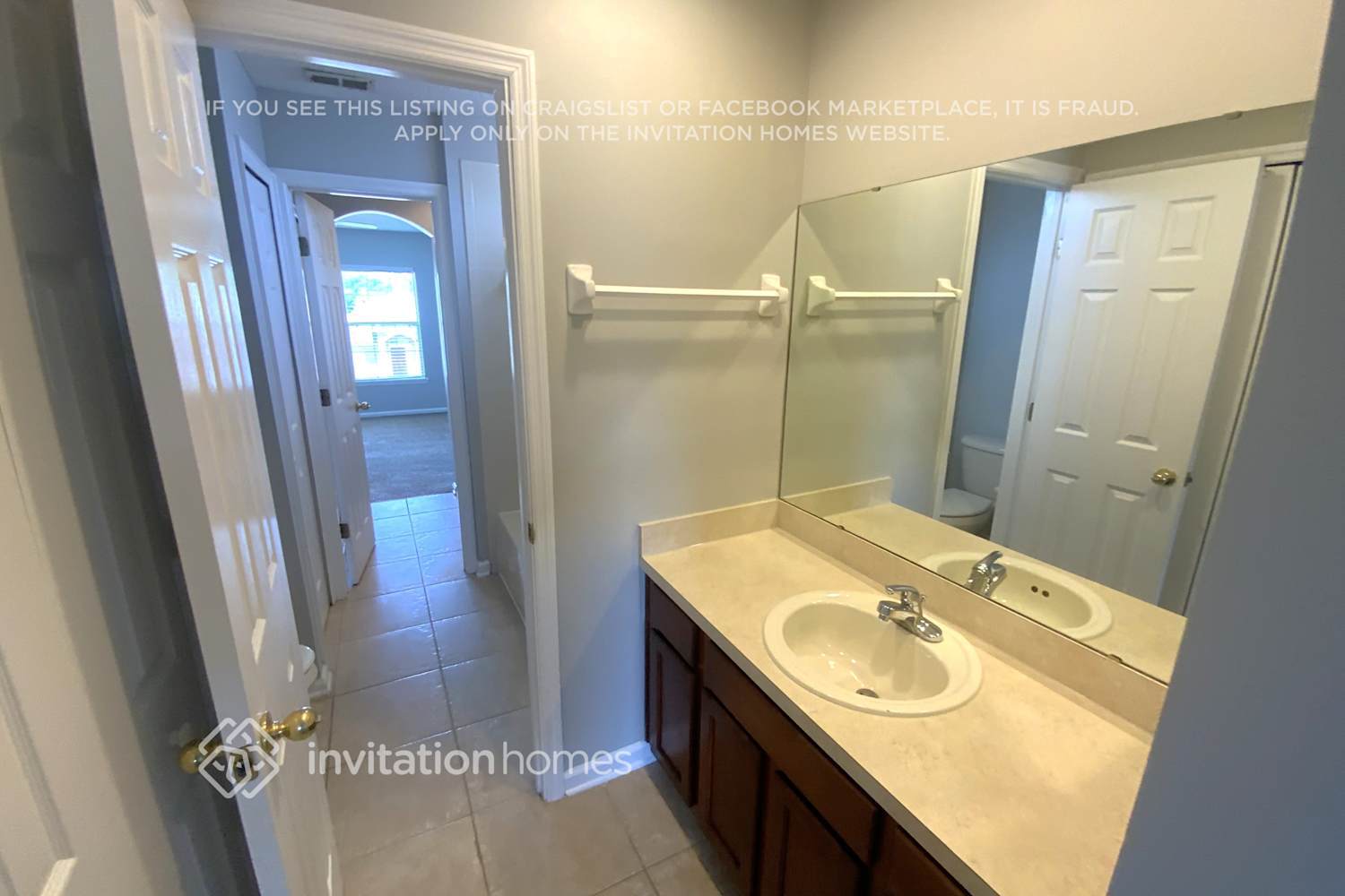 Building Photo - 1730 Ashwood Cir