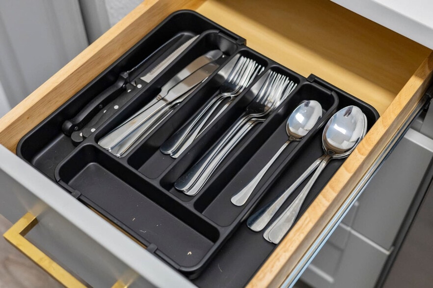 Building Photo - 2929 Kings Rd