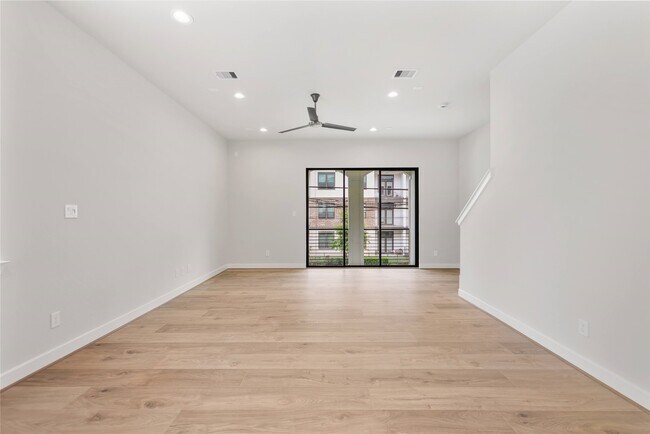 Building Photo - 3037 Hicks St