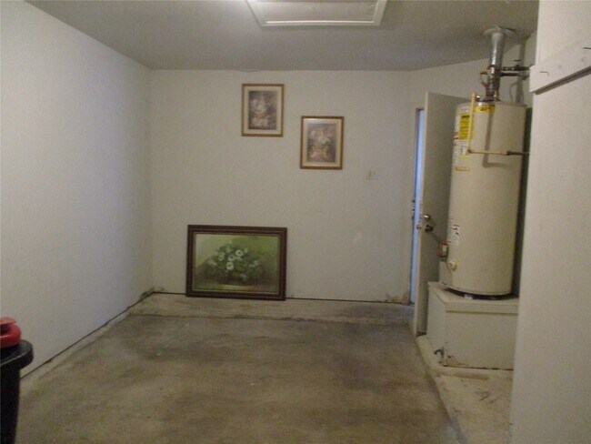 Building Photo - 19947 Mountain Dale Dr