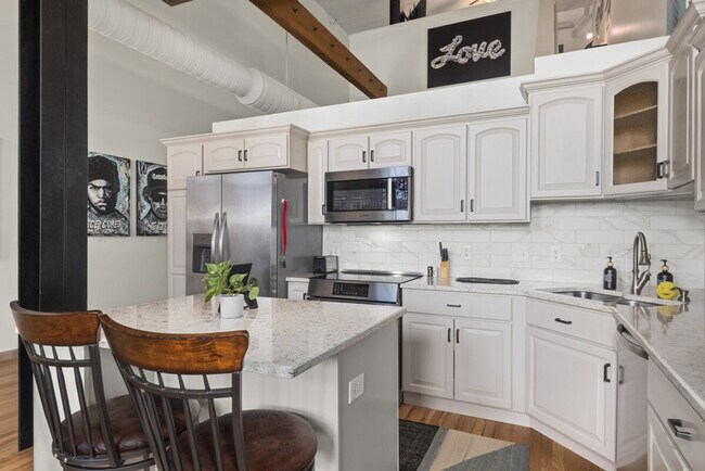 Building Photo - 1555 California St