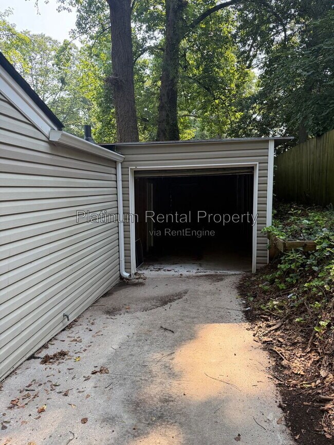 Building Photo - 3224 Forrest Hills Dr SW