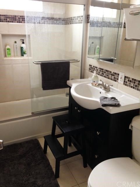 Bathroom #2 - 2018 Plant Ave